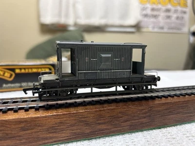 OO Mainline No.937366 20 Ton 16’ Brakevan BR Grey - (WEATHERED) - Image 1 of 4