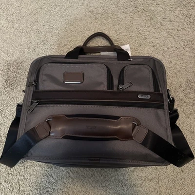 NUEVO Maletín organizador expandible para computadora portátil Tumi GEN 4.3 - GRIS CASTLEROCK Foto 1 de 3