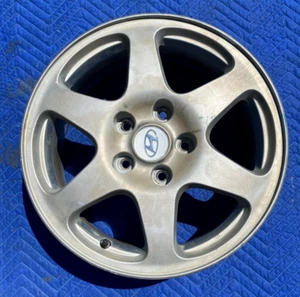 Hyundai Tucson 2006 2007 2008 OEM Wheel 16 x 6.5 With Center Caps - Picture 1 of 2