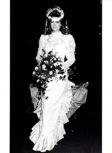 1985 Original Photo actress Brooke Shields wears wedding dress by Yumi Katsura - Picture 1 of 2