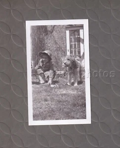 Mädchen posierte mit Hund Fundstück Original Vintage Foto G139 - Bild 1 von 1