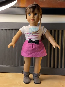 American Girl Puppe Grace, braune Haare, blaue Augen, Paris Shirt - Bild 1 von 24