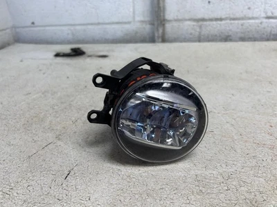 Toyota 4 Runner 2023 conductor lado izquierdo LED luz antiniebla parachoques montado OEM Foto 1 de 4