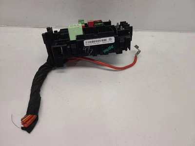 Volkswagen Jetta 2010-14 (2,0 L/MT) caja de fusibles del motor sin dirección de asistencia variable Foto 1 de 4