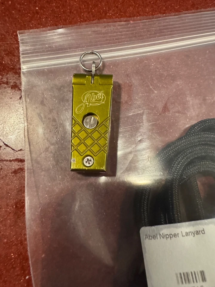 Pinzas Abel con cordón Abel Foto 1 de 3