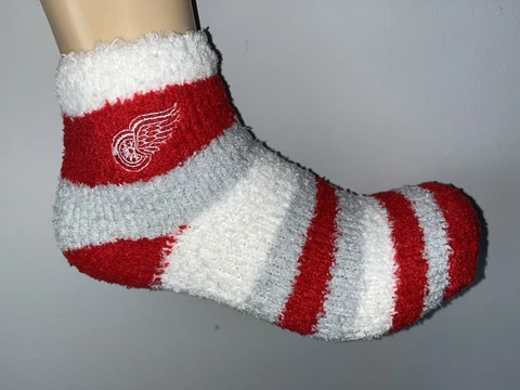 DETROIT RED WINGS NHL HOCKEY WOMENS STRIPE ANKLE FUZZY SLEEP SOCKS MEDIUM Q Cover