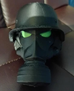 Abdeckkappe STAHLHELM - GASMASKE - LEUCHTENDE AUGEN  - MIT DIEBSTAHLSCHUTZ  - Picture 1 of 4