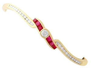 Contemporary 1.50 Ct Ruby and 1.36 Ct Diamond 18k Yellow Gold Bangle C2010 - Picture 1 of 14