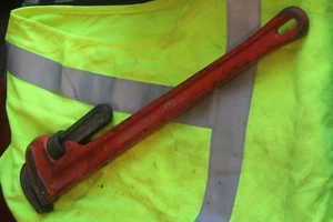 RIDGID 24" PIPE WRENCH - Picture 1 of 3