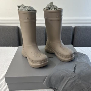 Stivali da pioggia Balenciaga x Crocs gomma tortora taglia 44 - Foto 1 di 15