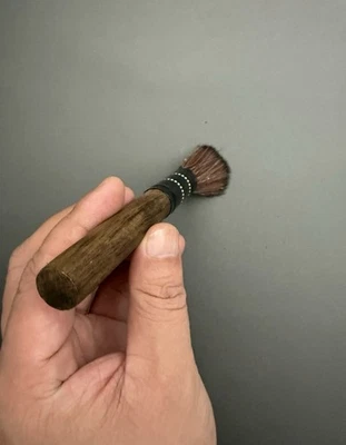 Escova de cabo de madeira usada – Escova de limpeza de cerdas macias - Imagem 1 de 4