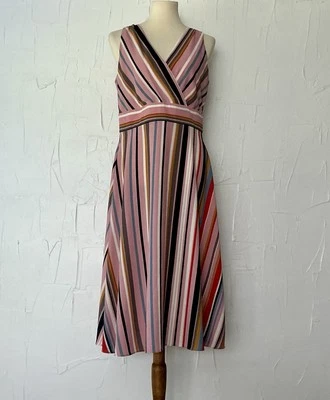 Vestido para mujer 10, ajuste y acampanado, rayas, cintura alta, sin mangas, torso forrado Foto 1 de 4