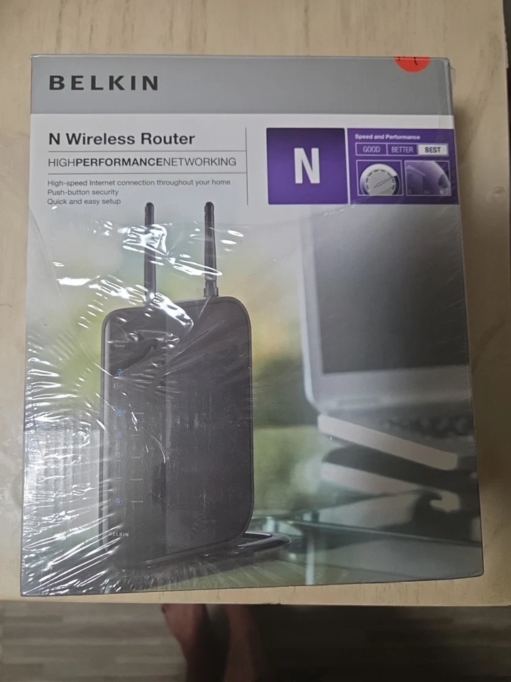 Router inalámbrico N Belkin F5D8236-4 300 Mbps 4 puertos Gigabit Foto 1 de 4