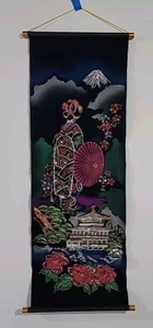 Tapiz de pared vintage japonés de terciopelo negro para mujer en kimono pergamino de 31" - Imagen 1 de 1