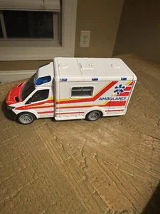 Die-cast Metal Ambulance Toy Majorette Mercedes-Benz Sprinter Ambulance Light Up - Picture 1 of 6