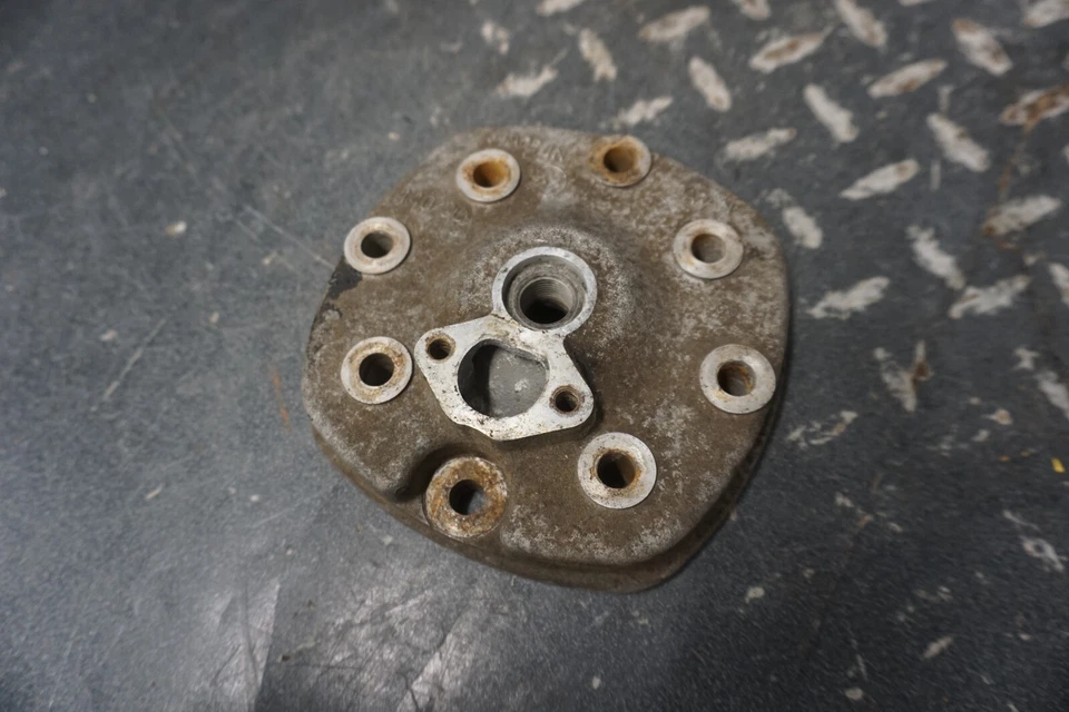1981 John Deere OEM Liquifire 440 Cylinder Head - Image 1 of 3