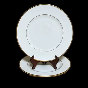 2 Wedgwood “California” 10.75" Dinner Plates, Bone China, White, Gold Verge Line - Bild 1 von 7