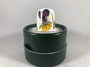 TCC Thimble - Portmeirion Pottery 'Botanic Garden' ENGLAND Ladybug Pansy in Box - Picture 1 of 7