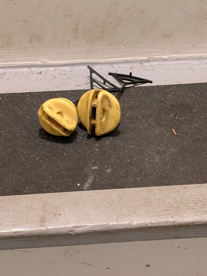 Tapas de combustible y aceite para motosierra John Deere J3816 OEM - Usadas Foto 1 de 1