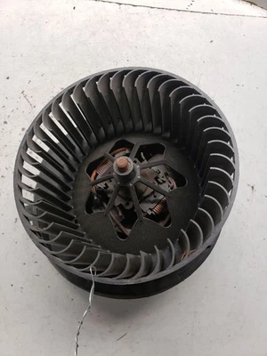 Motor soplador de climatización usado se adapta a: Volkswagen Jetta 2009 zona única grado climático A Foto 1 de 4