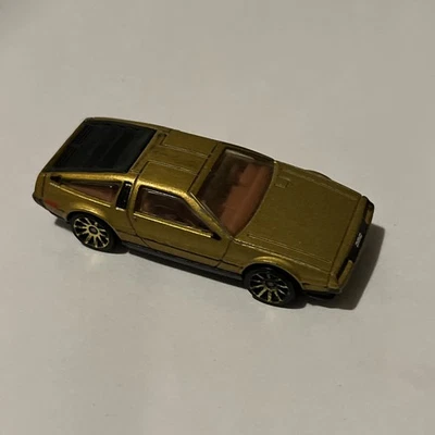 81 DELOREAN DMC-12 2010 Hot Wheels New Models Series Gold - See Desc. - Image 1 of 4