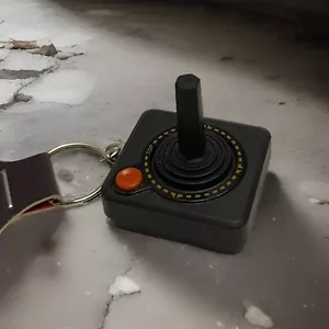 Atari Joystick Retro System Schlüsselanhänger Keychain Gamer entworfen von Numskull - Bild 1 von 6