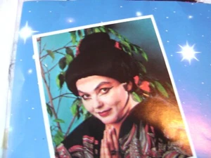 Perücke Geisha in schwarz mit 5 rote Blumen. - Bild 1 von 2