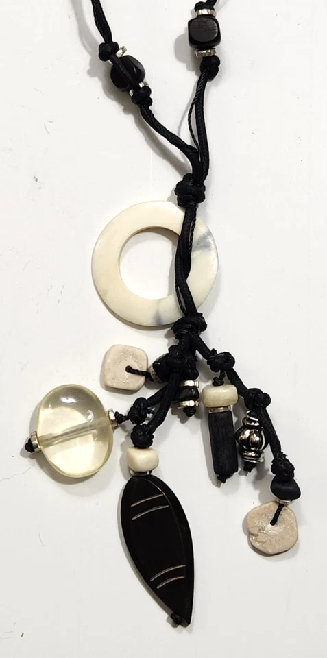 Collar Cordón Nylon Negro Piedras Naturales Lucita Colgante Étnico Tribal Africano Foto 1 de 4