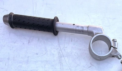 Triumph Daytona 675, 675RR 2006-2012 левый зажим на руль OEM - Изображение 1 из 4