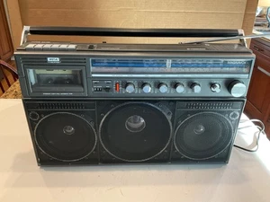 Vintage Magnavox D8443 PP Boombox- 4 Band AM/FM-SW Cassette READ DESCRIPTION - Picture 1 of 13