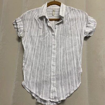 Camisa para mujer XCVI con botones pequeña gráfica rayas dobladillo redondeado preppy gasa Foto 1 de 4