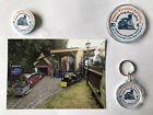 4 miniaturowe pamiątki kolejowe Riley - brelok, magnes na lodówkę, odznaka, pocztówka