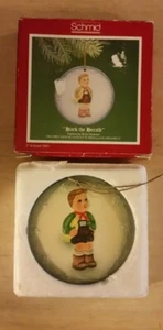 Schmid "Hark the Herald" 1984 First Statuette-Medallion Ornament, Berta Hummel - Picture 1 of 2