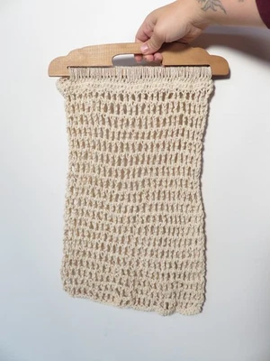 Bolso de mercado vintage tejido de ganchillo con mango de madera extra largo Foto 1 de 3