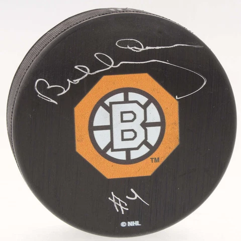 Bobby Orr Signed Official NHL Bruins 1966-67 Throwback Logo Puck - Rookie Year ( Cover