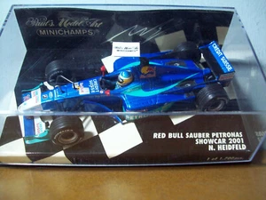 1/43 MINICHAMPS 430 010086 RED BULL SAUBER SHOWCAR 2001 NICK HEIDFELD SIGNED - Picture 1 of 5
