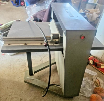 Cortador/cizalla de papel multigráfico eléctrico OVERSTOCK AM de 16" de ancho ingeniería de seguridad Foto 1 de 4