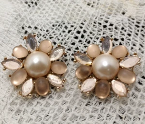 Vintage ART Clip Ohrringe Strass & Kunstperlen rund Blumen Cluster Pastell Rosa - Bild 1 von 5