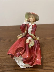 Vintage Royal Doulton English Bone China Top of The Hill Figurine 822821 7" Tall - Picture 1 of 7