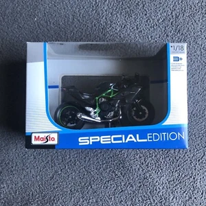 Maisto 1/18 Scale Kawasaki Ninja H2 R Special Edition Diecast Model Motorcycle - Picture 1 of 6