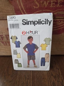 Simplicity Muster 7990 Jungen elastische Taille Hose Shorts Tops Gr. 3-6 UNGESCHNITTEN - Bild 1 von 3