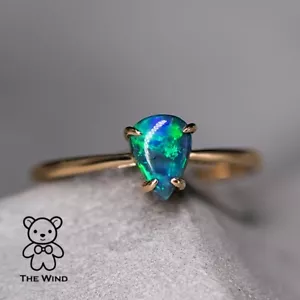 Anillo de compromiso de ópalo negro australiano en forma de pera oro amarillo de 18 K - Imagen 1 de 6