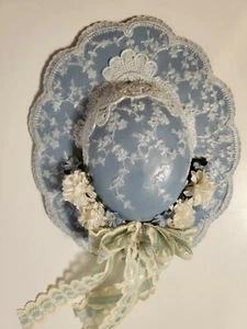 Sombrero vintage de porcelana azul colgante de pared decorativo para mujer hecho a mano y pintado - Imagen 1 de 6