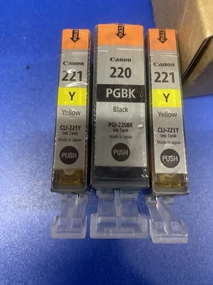Paquete de 3 cartuchos de tinta originales Canon 220 PGBK negros y 221 amarillos, cada uno sellado Foto 1 de 4