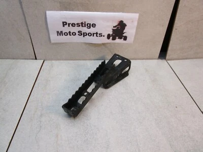 ¡CLAVIJA LATERAL IZQUIERDA! 00-07 Bombardier Can-am DS650 DS 650 reposapiés de plástico OEM Foto 1 de 2