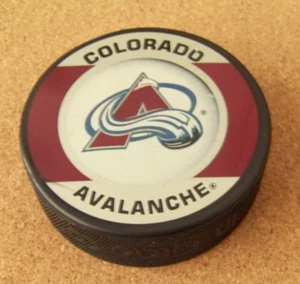 Colorado Avalanche Logo Puck Oficial NHL In Glas Co - Imagen 1 de 12