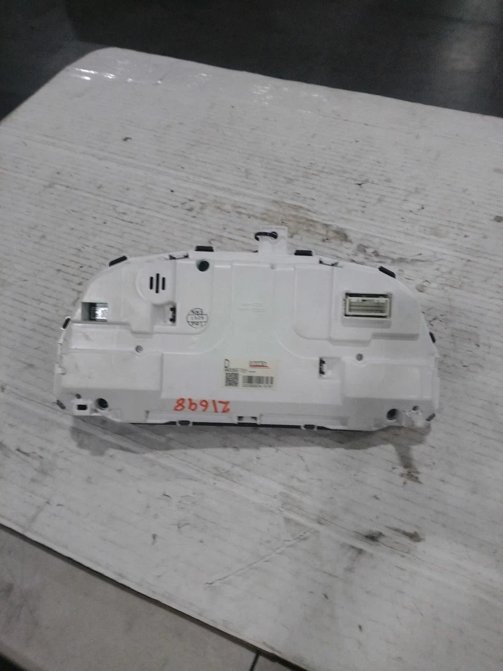 2016 Mitsubishi Outlander Speedometer Gauge OEM Silver 138k Miles NJ25-21698 - Изображение 1 из 3