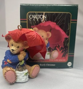 Carlton Cards Piccolo Cimelio Tesori Orso Natale Rosso Ombrello Ornamento - Foto 1 di 5