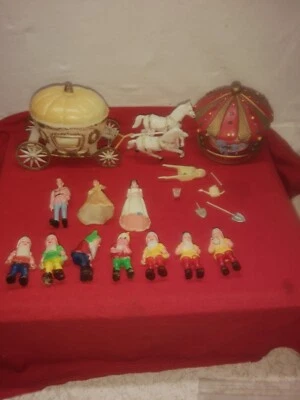 Lote De Colección Wilton Años 70 Cenicienta Blancanieves 7 Enanos Decoración de Pasteles Carro de Caballos Foto 1 de 4