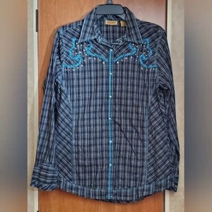 Wrangler fitted shirt size M with detailed stitching and grommets. - Picture 1 of 8